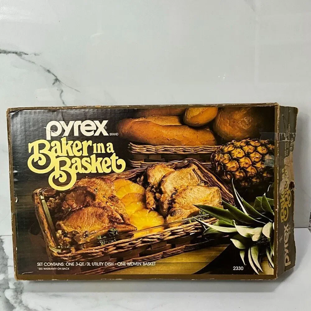 VINTAGE PYREX 9x13 Baker In A Basket Casserole Dish